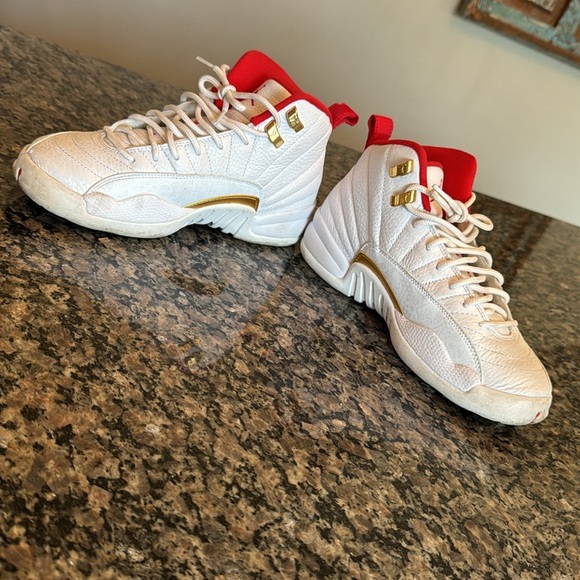 Air Jordan 12 Retro jumpman Two Trey EUC 5.5Y - Picture 3 of 17